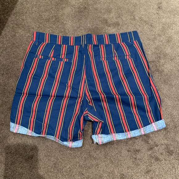 Men’s Forever 21 Pinstripe Shorts - Picture 3 of 5